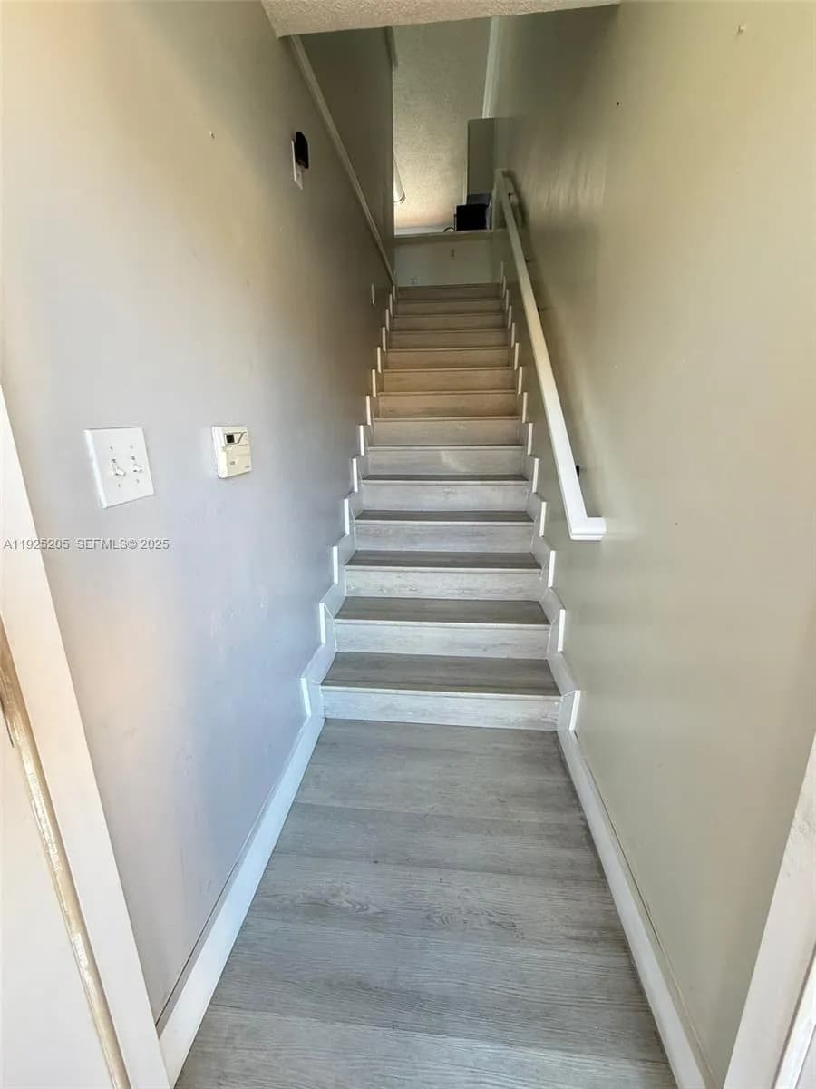 3375 W 76th St # 211, Hialeah FL 33018