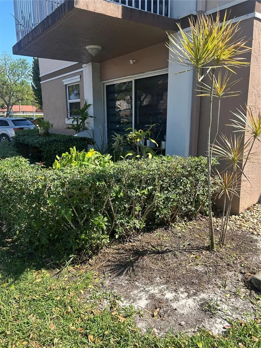 1250 SW 113th Ter # 102, Pembroke Pines FL 33025