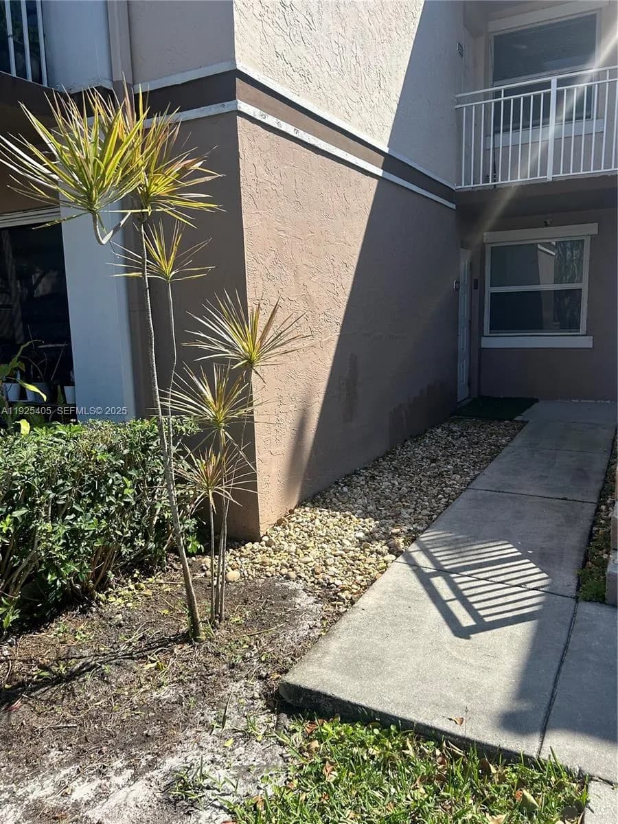 1250 SW 113th Ter # 102, Pembroke Pines FL 33025