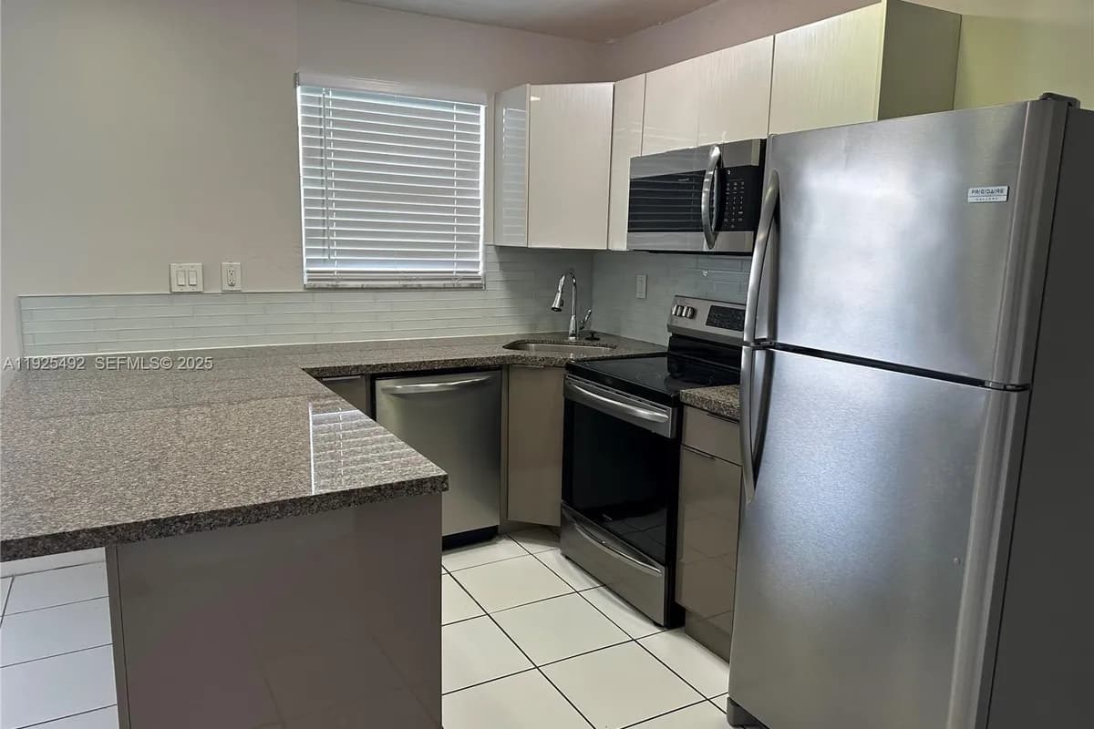 1975 NE 135th St # 3E, North Miami FL 33181