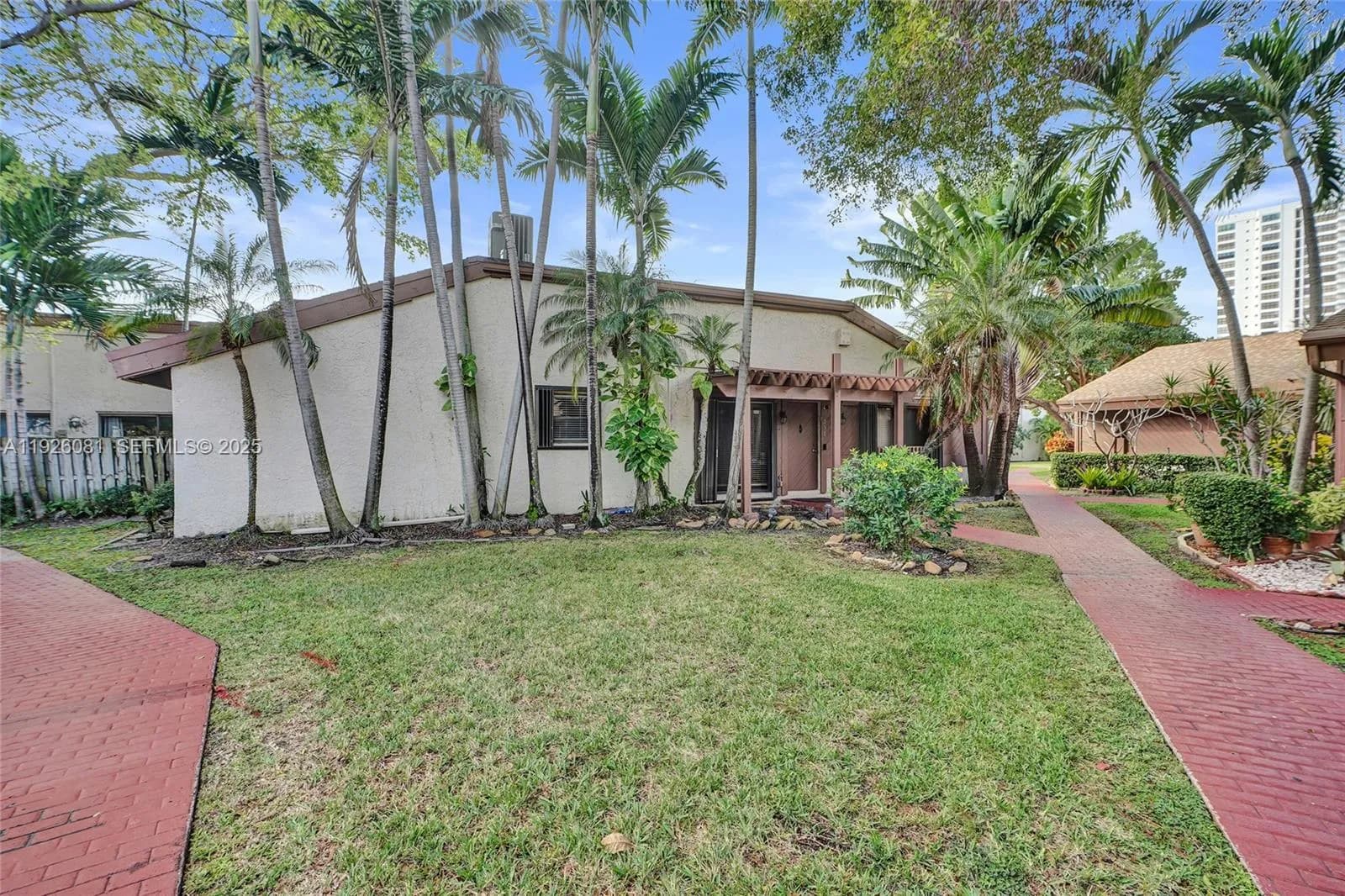 531 Leslie Dr, Hallandale Beach FL 33009