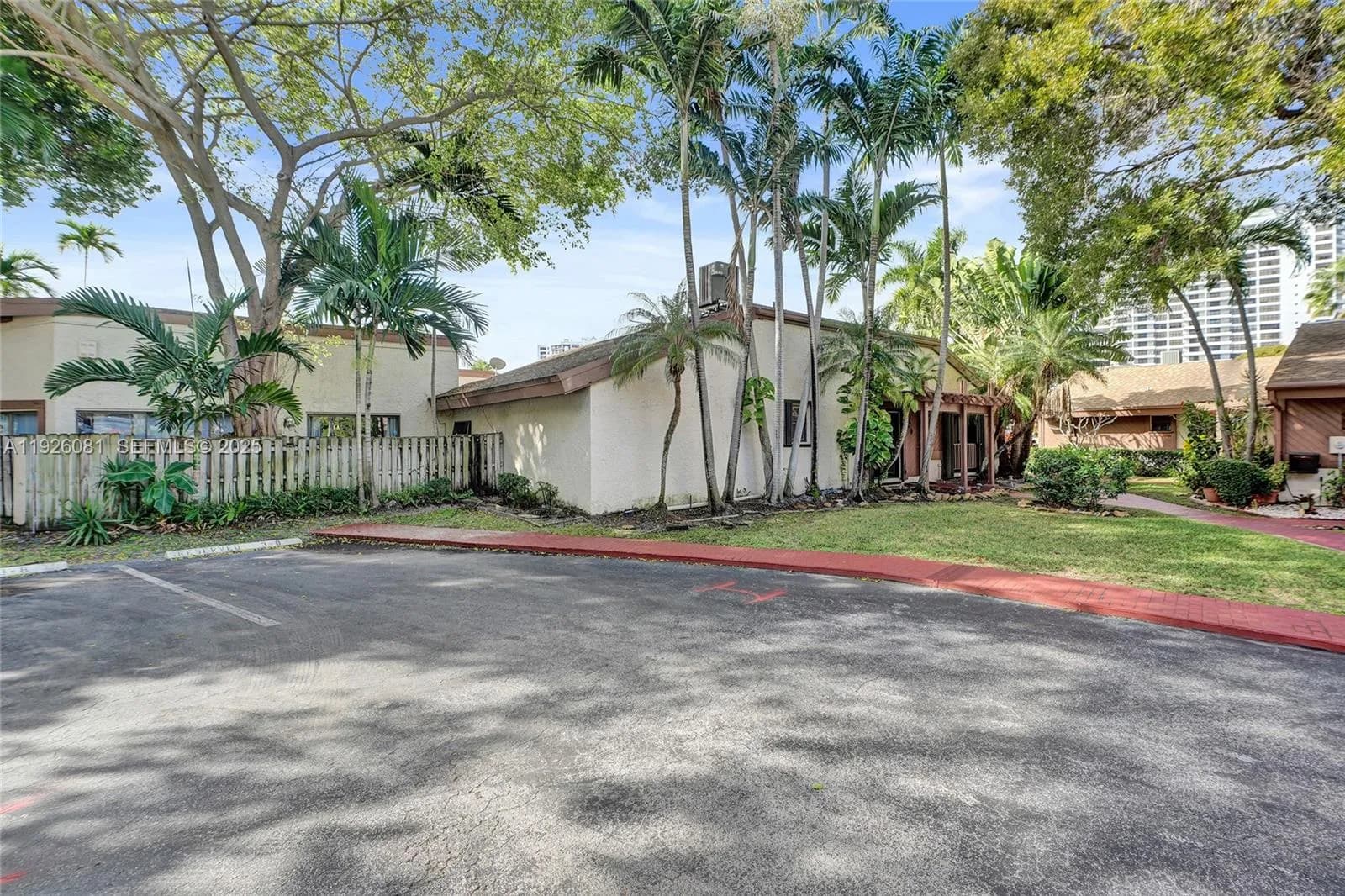 531 Leslie Dr, Hallandale Beach FL 33009