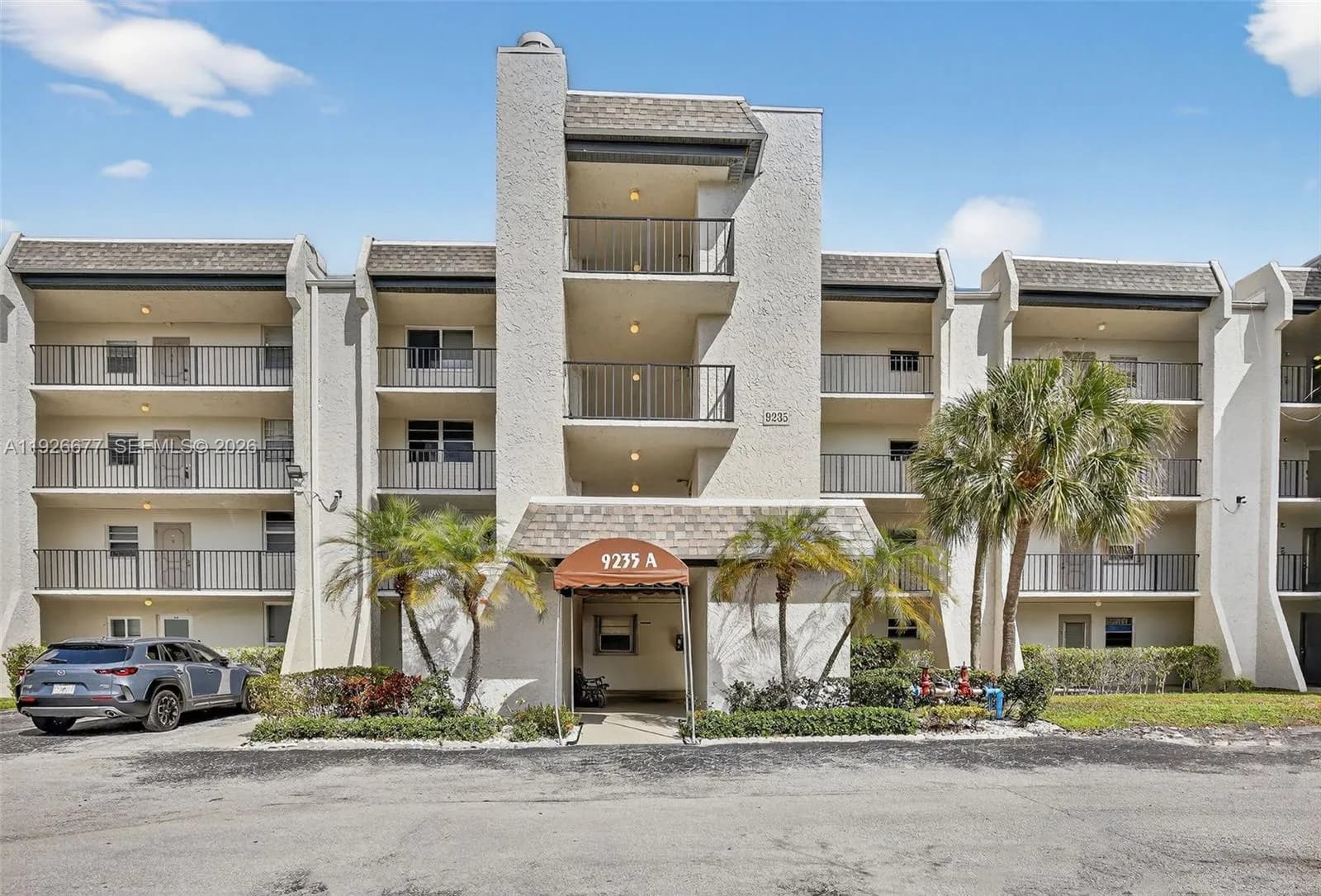 9235 Lagoon Pl # 404, Davie FL 33324