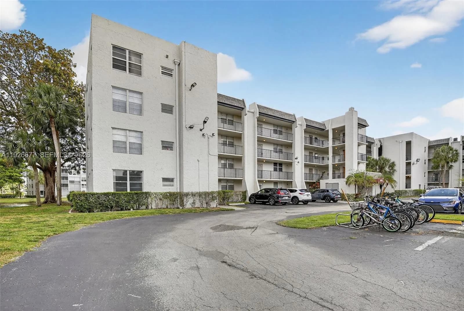 9235 Lagoon Pl # 404, Davie FL 33324