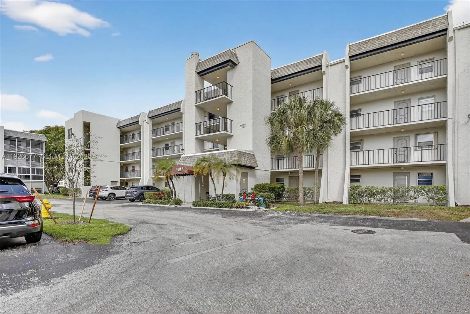 9235 Lagoon Pl # 404, Davie FL 33324