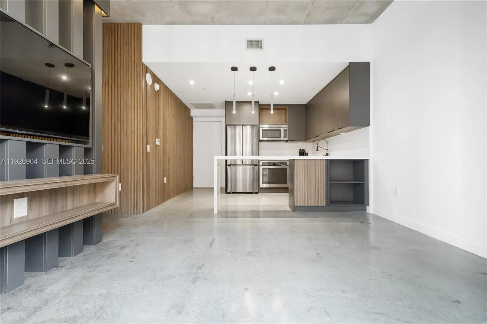 151 SE 1st St # 905, Miami FL 33131