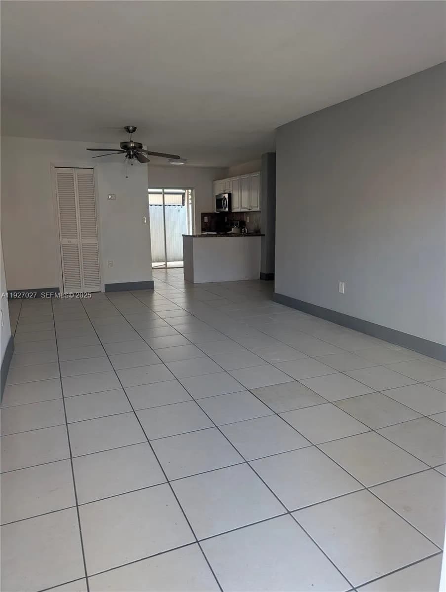2485 W 76th St Apt 109, Hialeah FL 33016