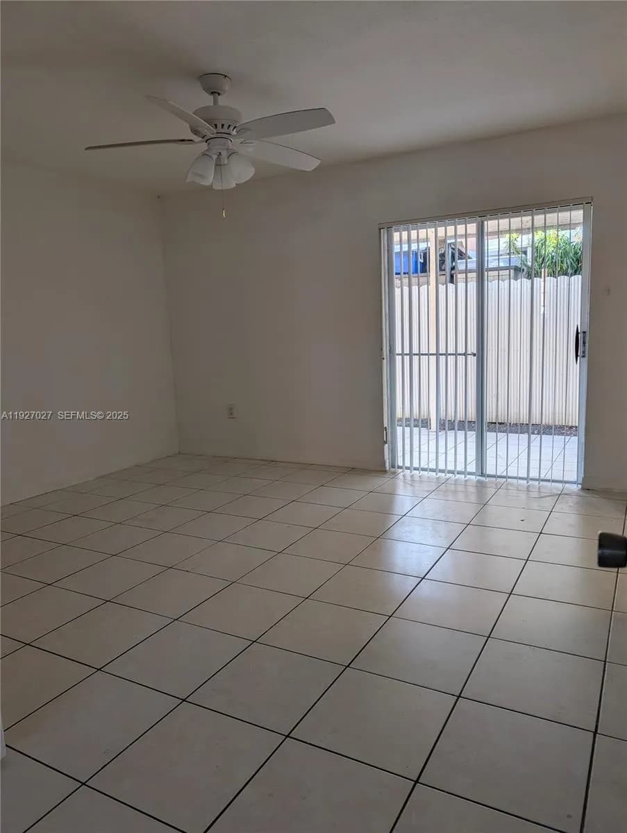 2485 W 76th St Apt 109, Hialeah FL 33016