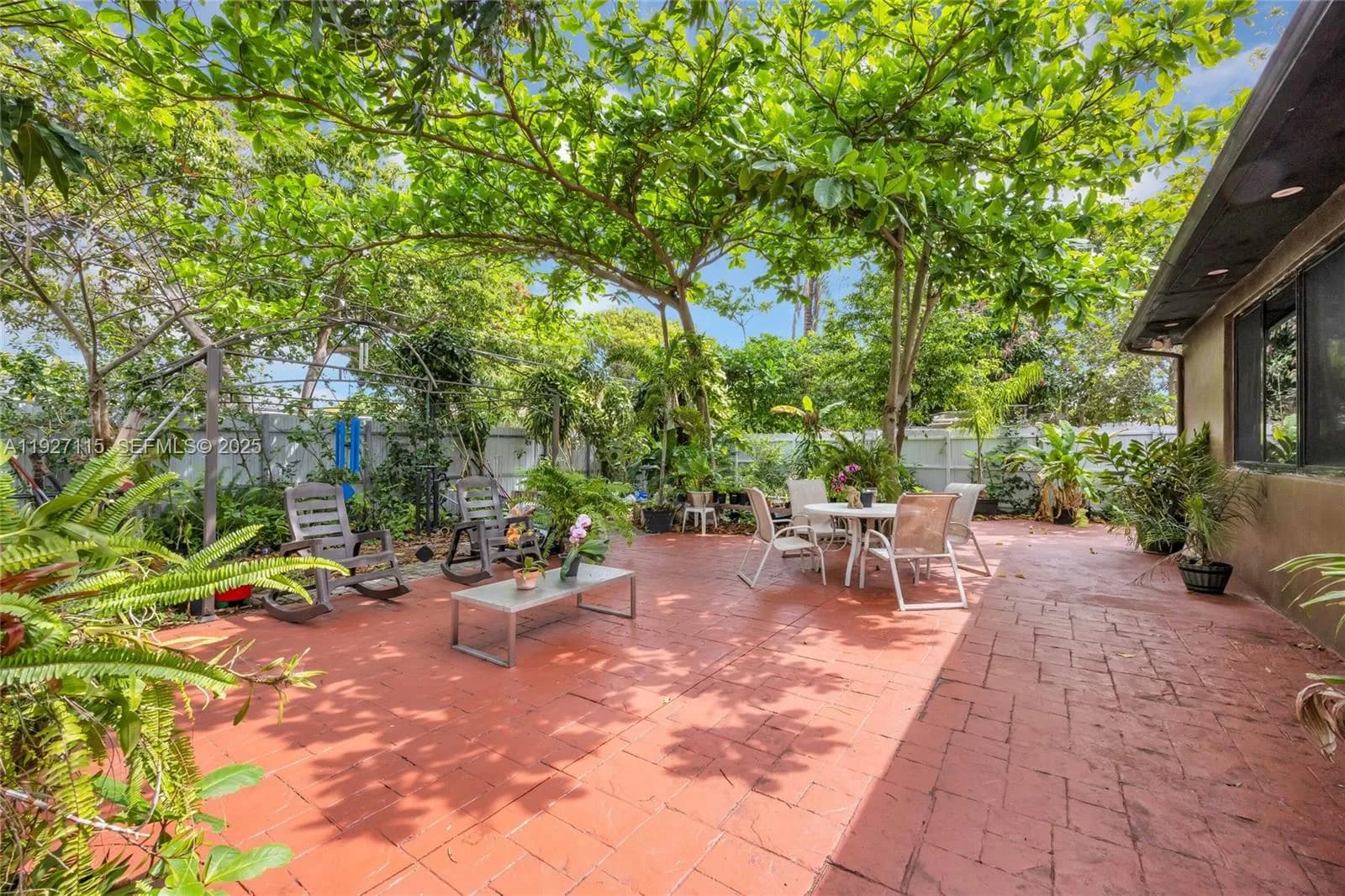 887 NE 145th St, North Miami FL 33161