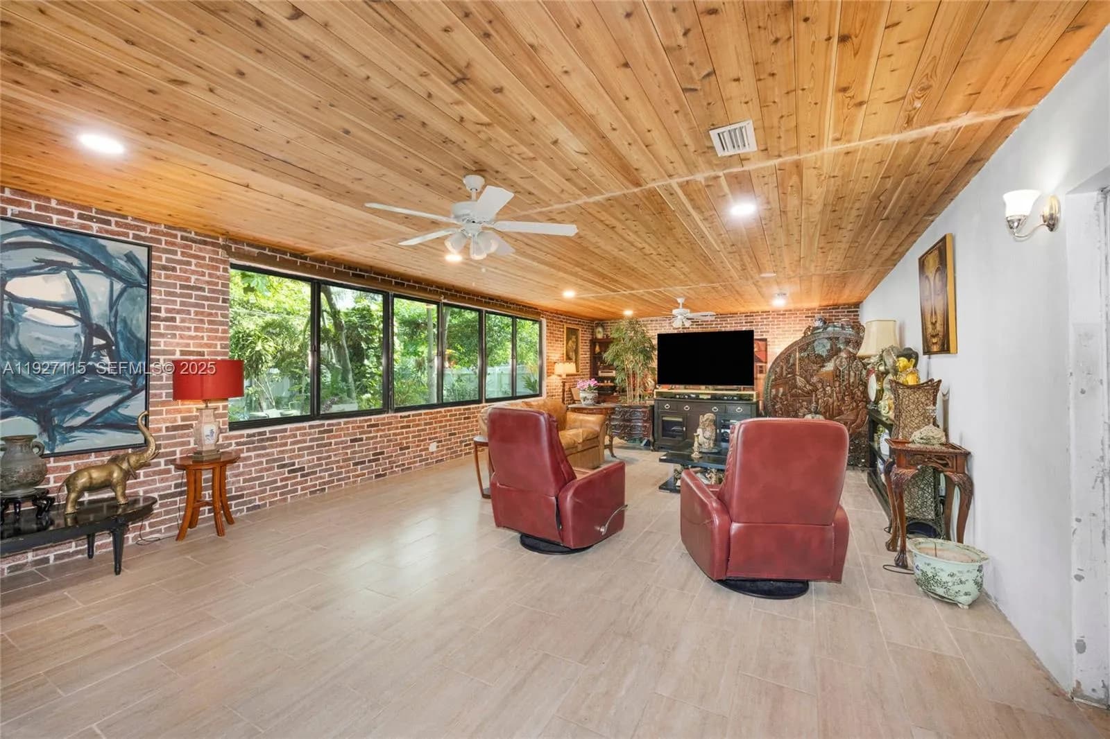 887 NE 145th St, North Miami FL 33161