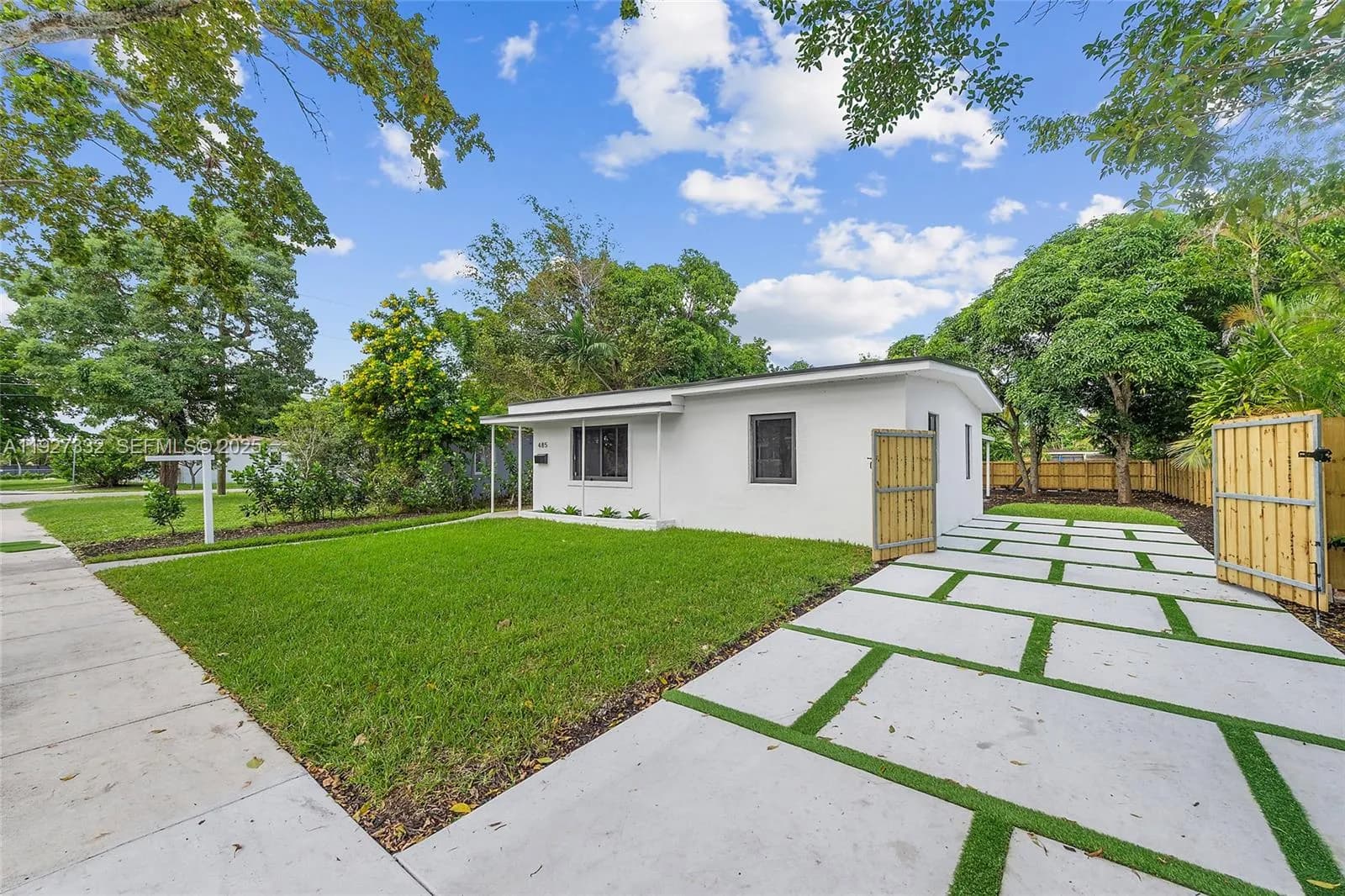 485 NW 132nd St, North Miami FL 33168
