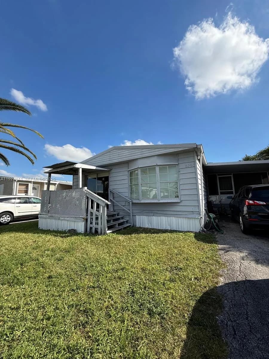 5290 SW 22nd Ter, Dania Beach FL 33312
