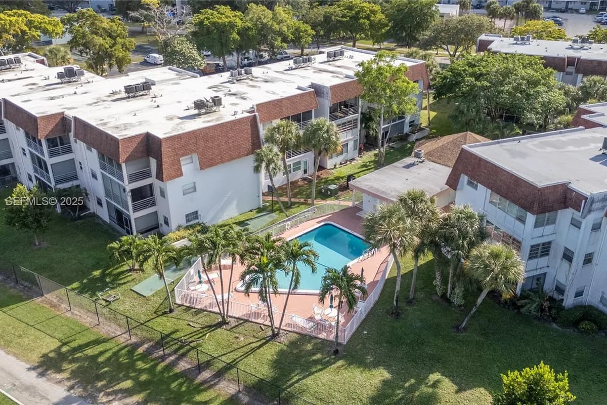 8002 Lagos De Campo Blvd # 201, Tamarac FL 33321