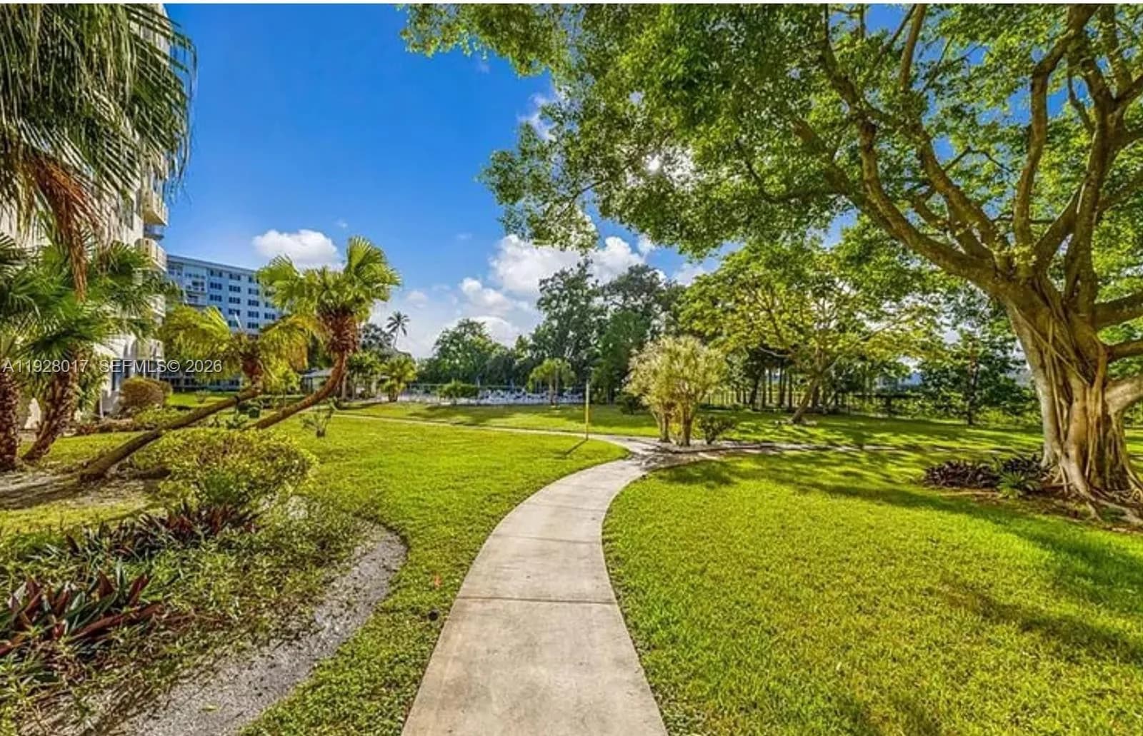 4330 Hillcrest Dr # 405, Hollywood FL 33021