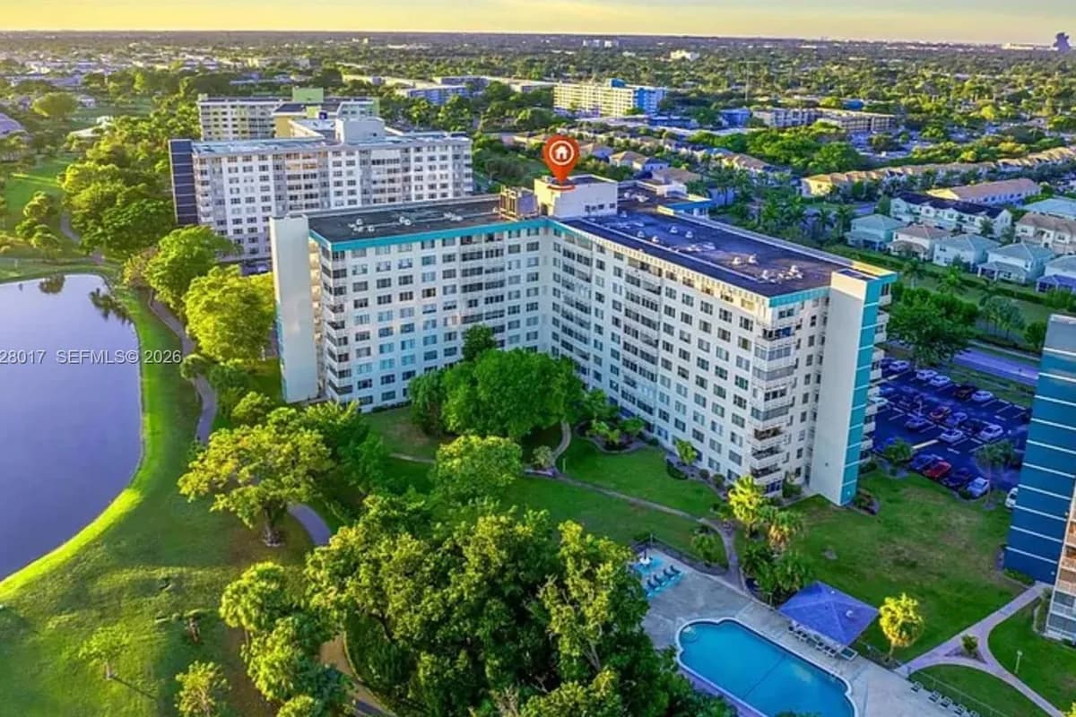 4330 Hillcrest Dr # 405, Hollywood FL 33021