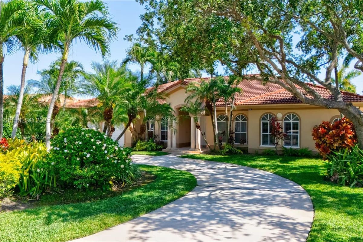 8366 SW 193rd St, Cutler Bay FL 33157