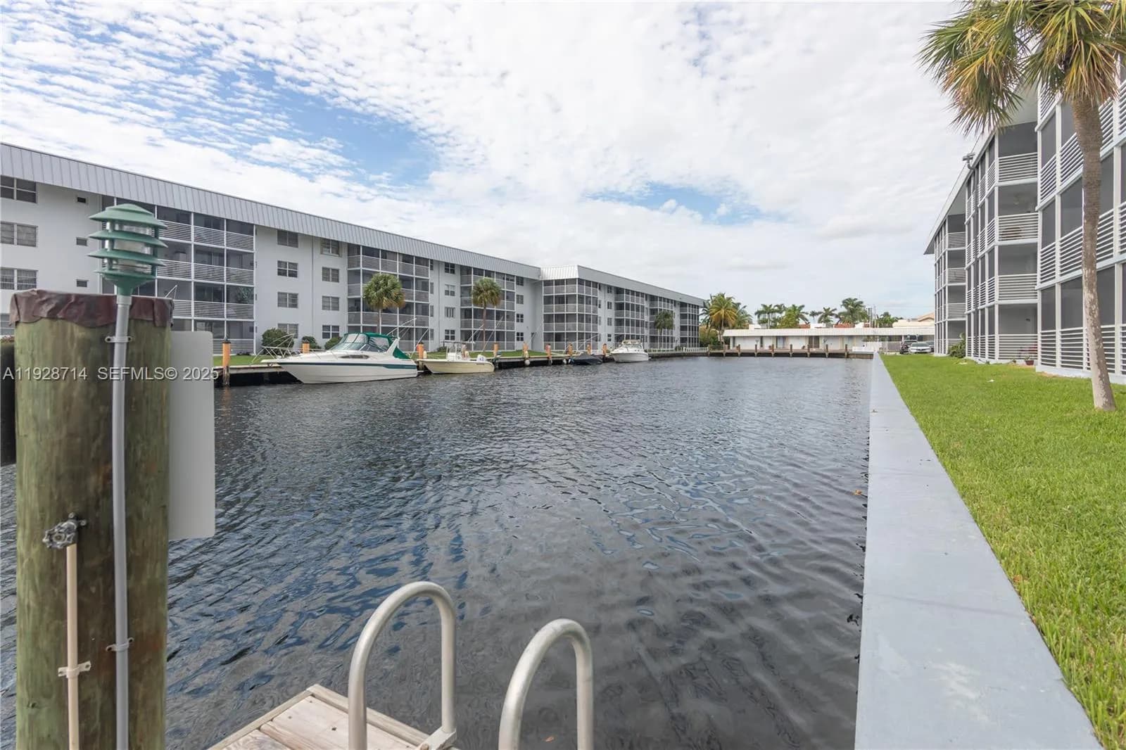 1 bedroom 1 bath for sale at 3600 NE 170th St # 308, North Miami Beach FL 33160