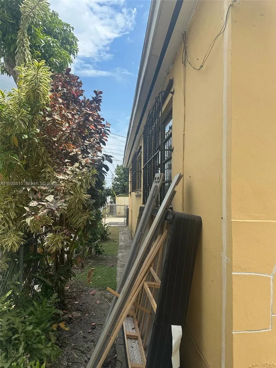 4465 E 8th Ln, Hialeah FL 33013