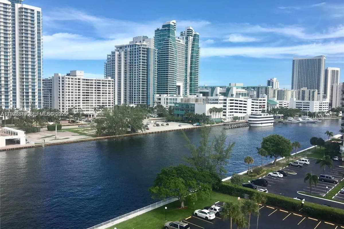 800 Parkview Dr # 1018, Hallandale Beach FL 33009