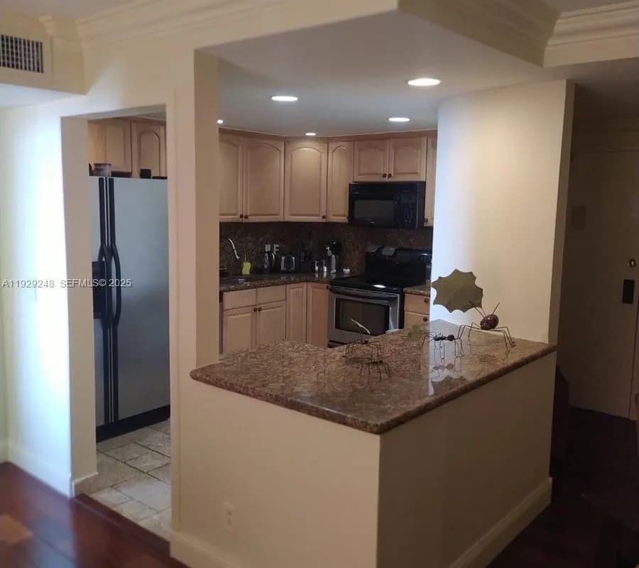 200 SE 15th Rd # 7F, Miami FL 33129