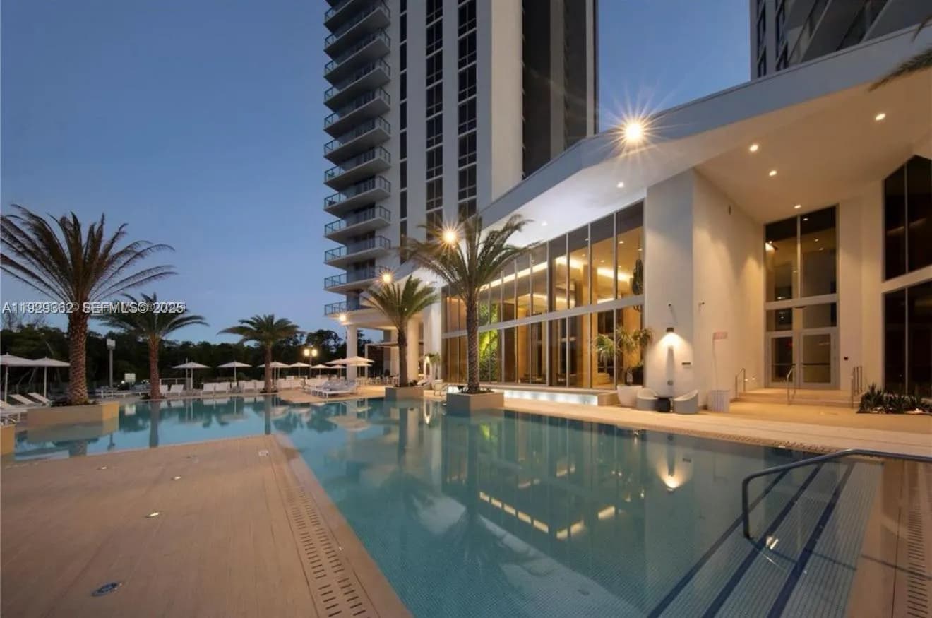 3 bedroom 3 bath for sale at 16385 Biscayne Blvd # 301, North Miami Beach FL 33160