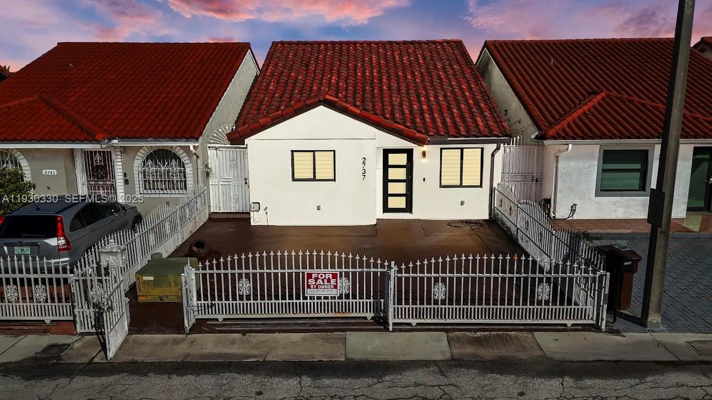 2737 W 55th Pl, Hialeah FL 33016