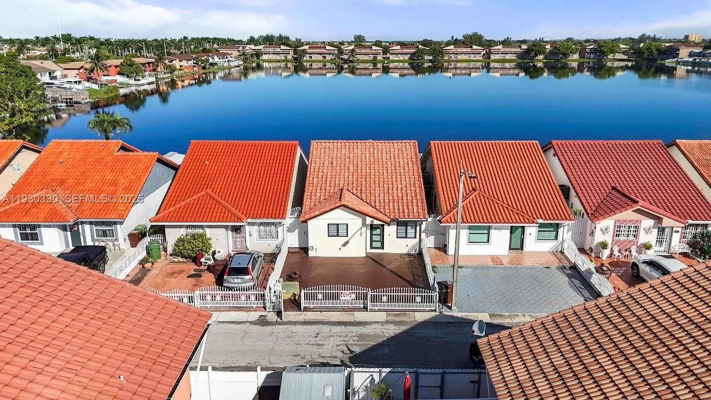 2737 W 55th Pl, Hialeah FL 33016