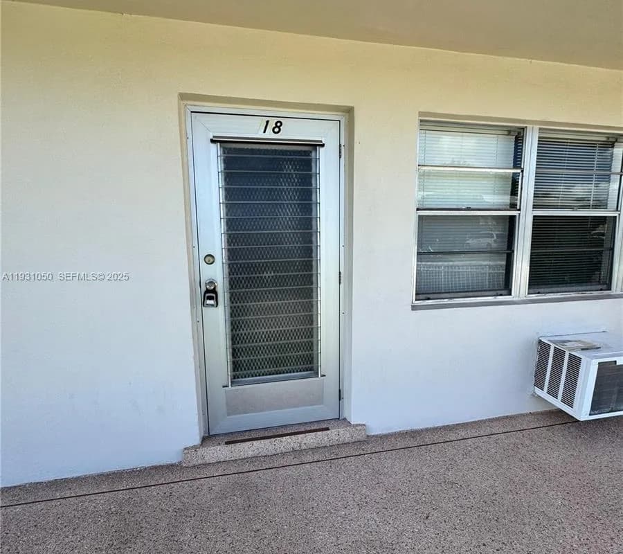 18 Hastings B # 18, West Palm Beach FL 33417