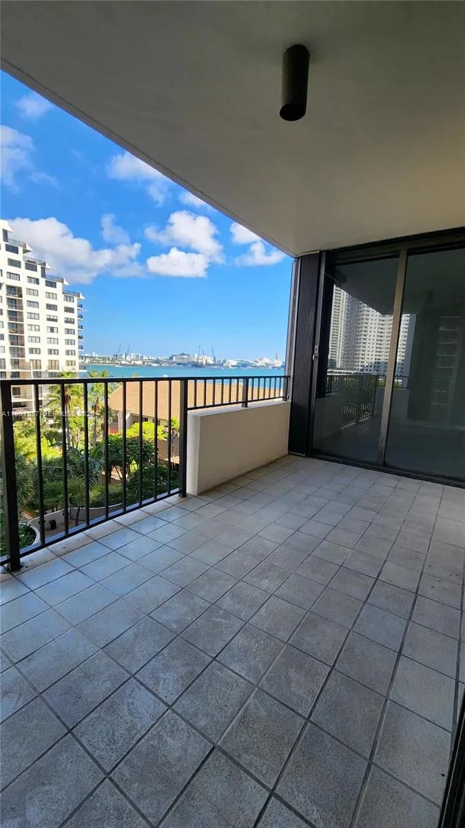 520 Brickell Key Dr # A802, Miami FL 33131