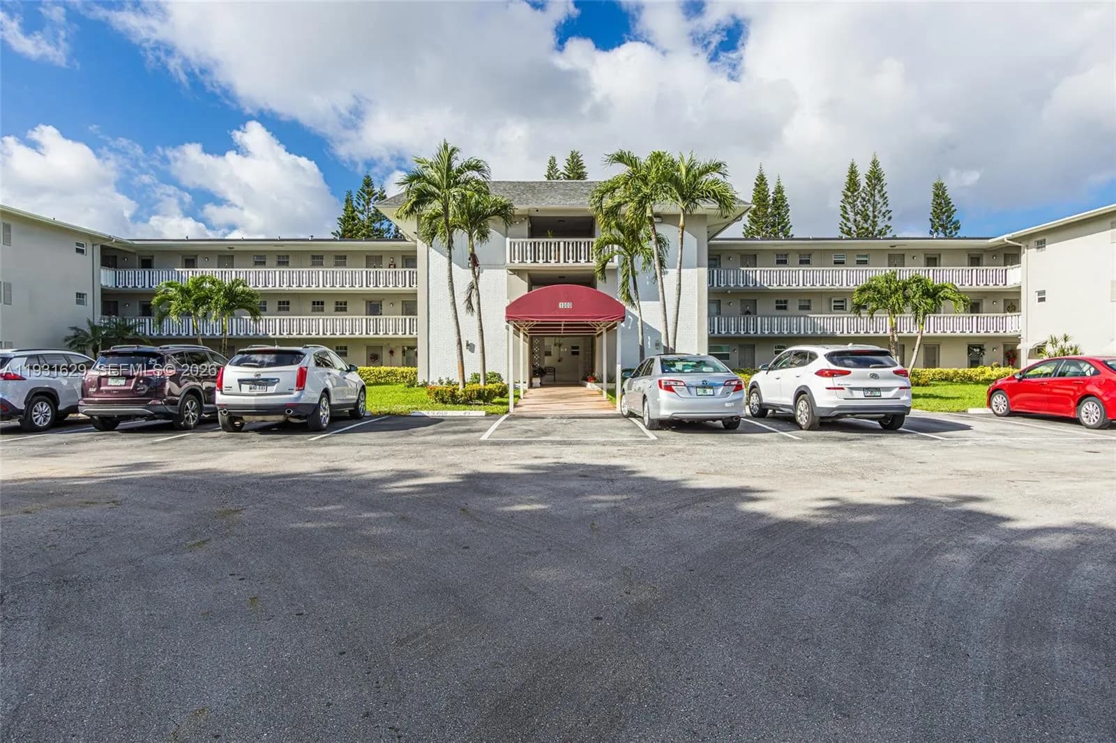 1000 Hillcrest Ct # 214, Hollywood FL 33021