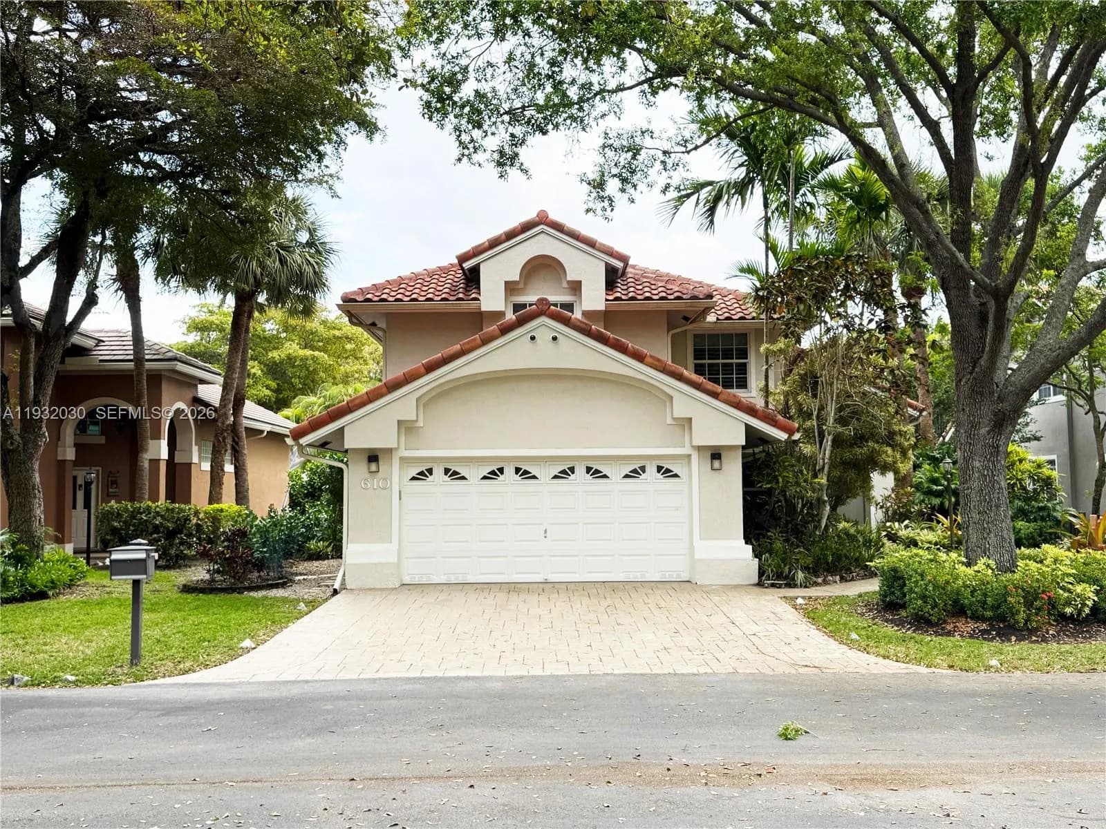 610 Misty Oaks Ln, Pompano Beach FL 33069