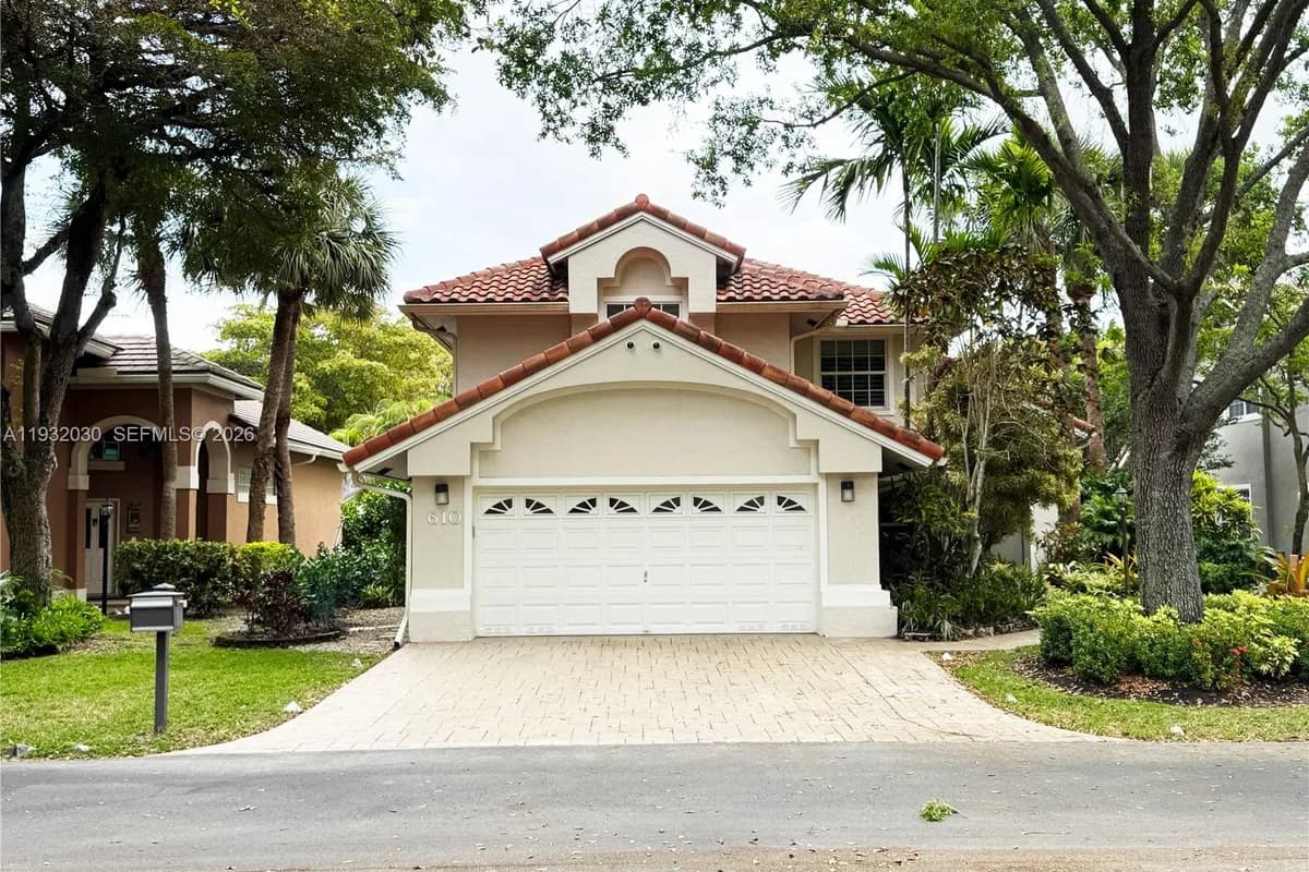 610 Misty Oaks Ln, Pompano Beach FL 33069