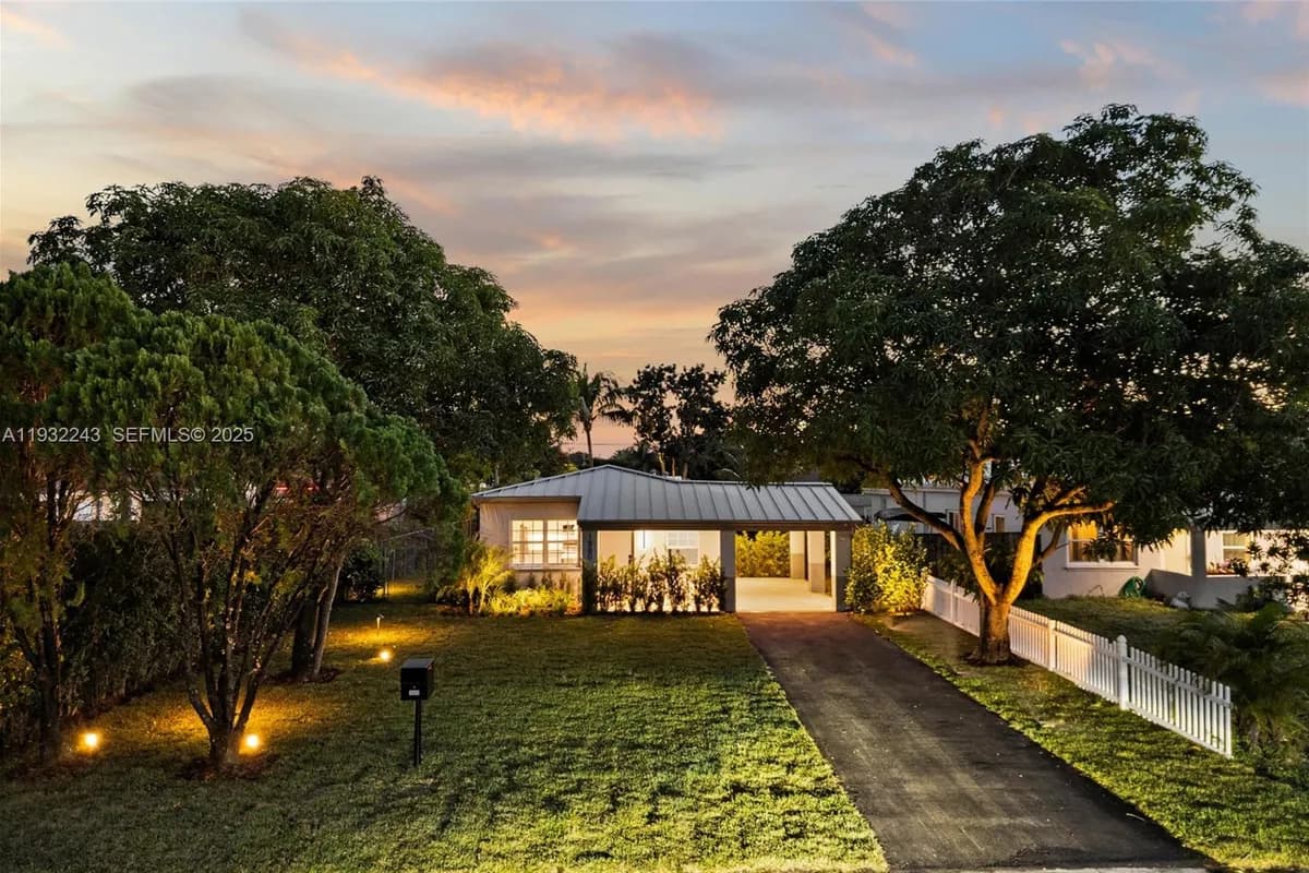 1880 NE 180th St, North Miami Beach FL 33162