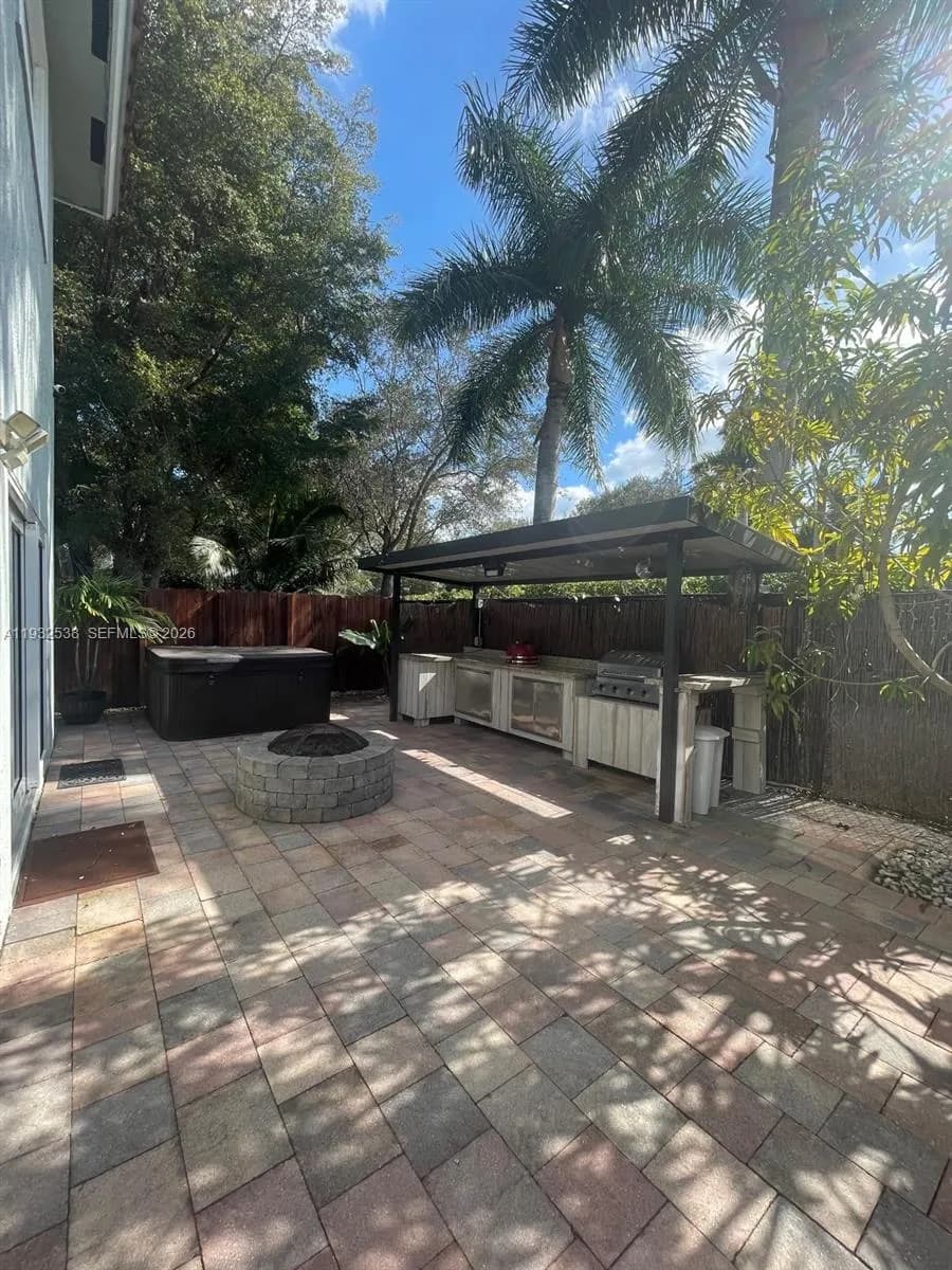 3134 NE 3rd Dr, Homestead FL 33033