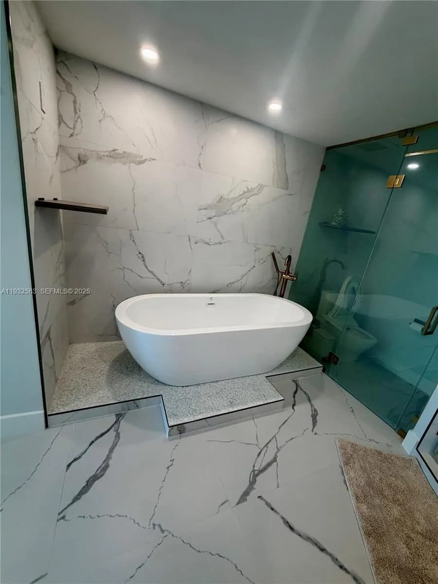 6899 Collins Ave # 1008, Miami Beach FL 33141