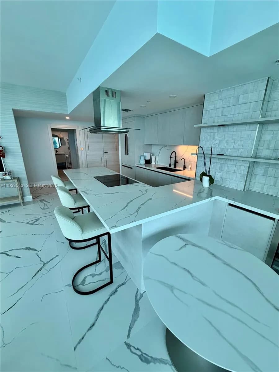 6899 Collins Ave # 1008, Miami Beach FL 33141