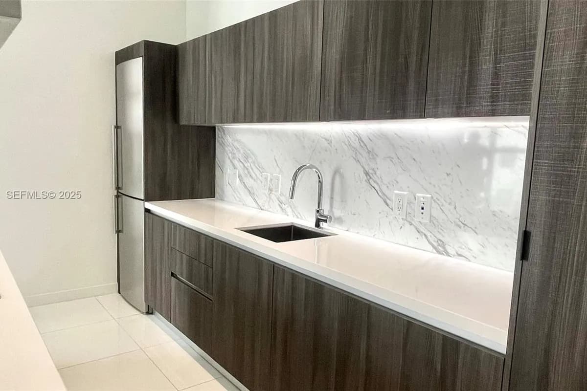 851 NE 1st Ave # 412, Miami FL 33132