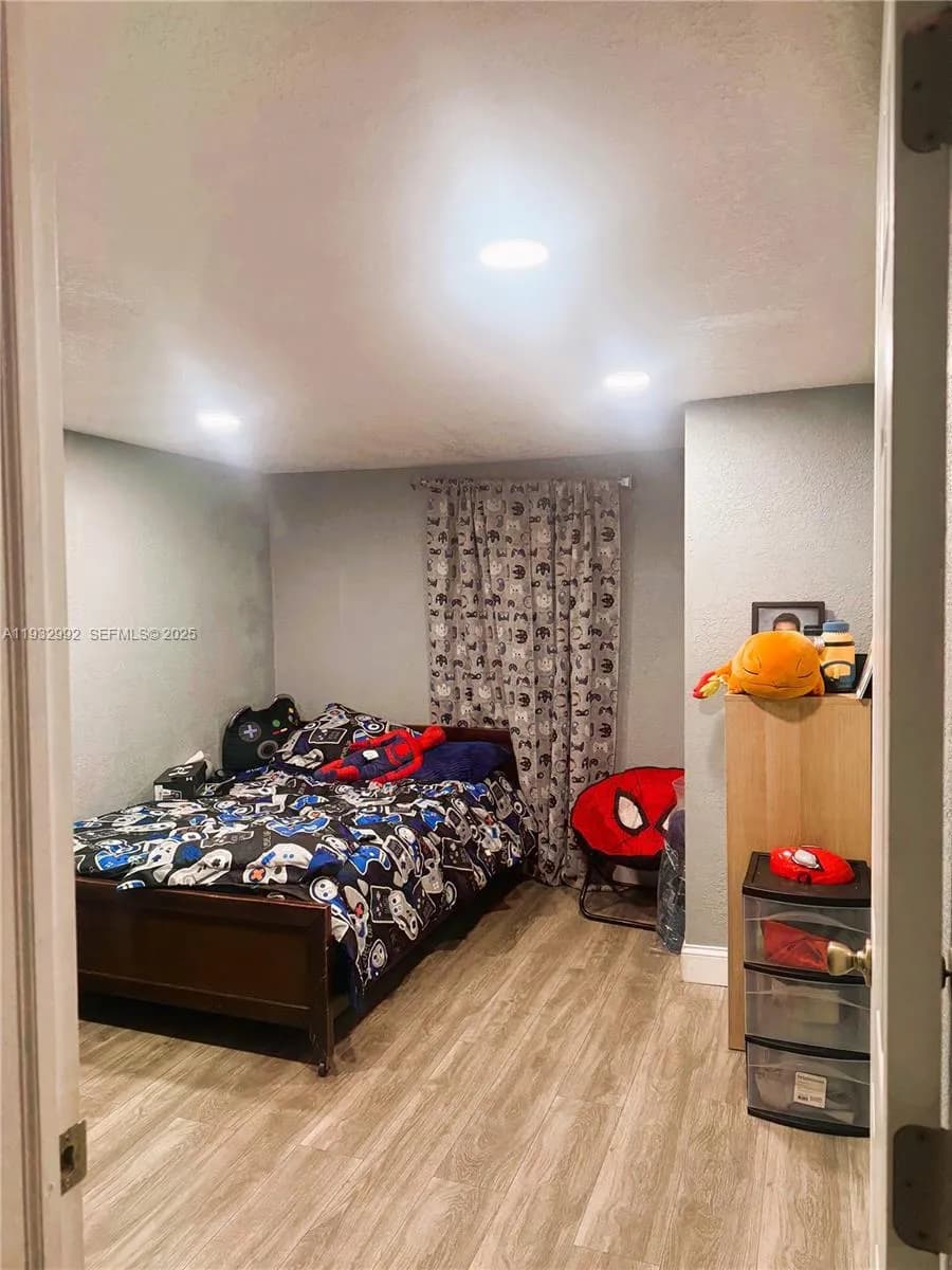 13261 SW 9th St, Davie FL 33325