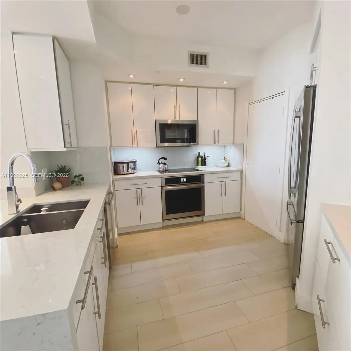 888 Brickell Key Dr # 2209, Miami FL 33131