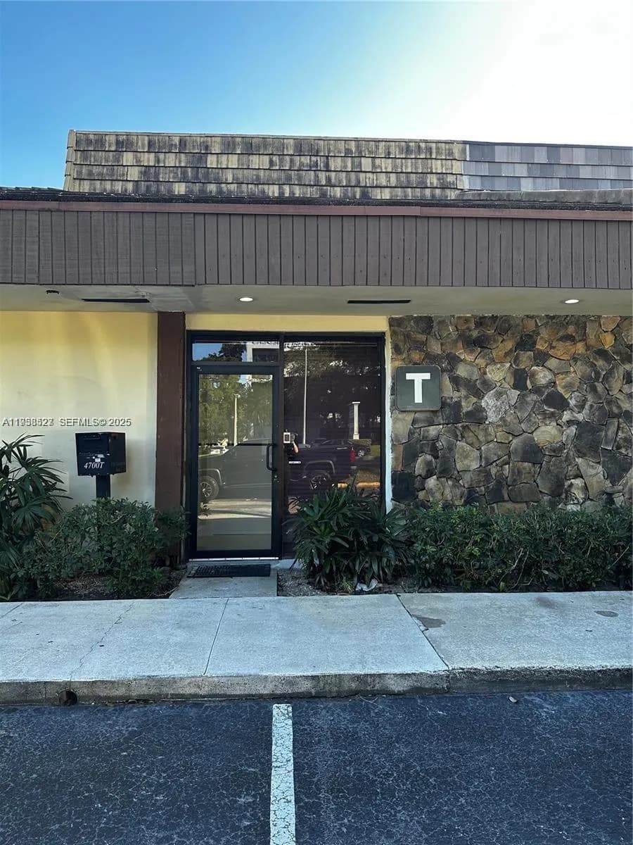 4700 Sheridan St # T, Hollywood FL 33021