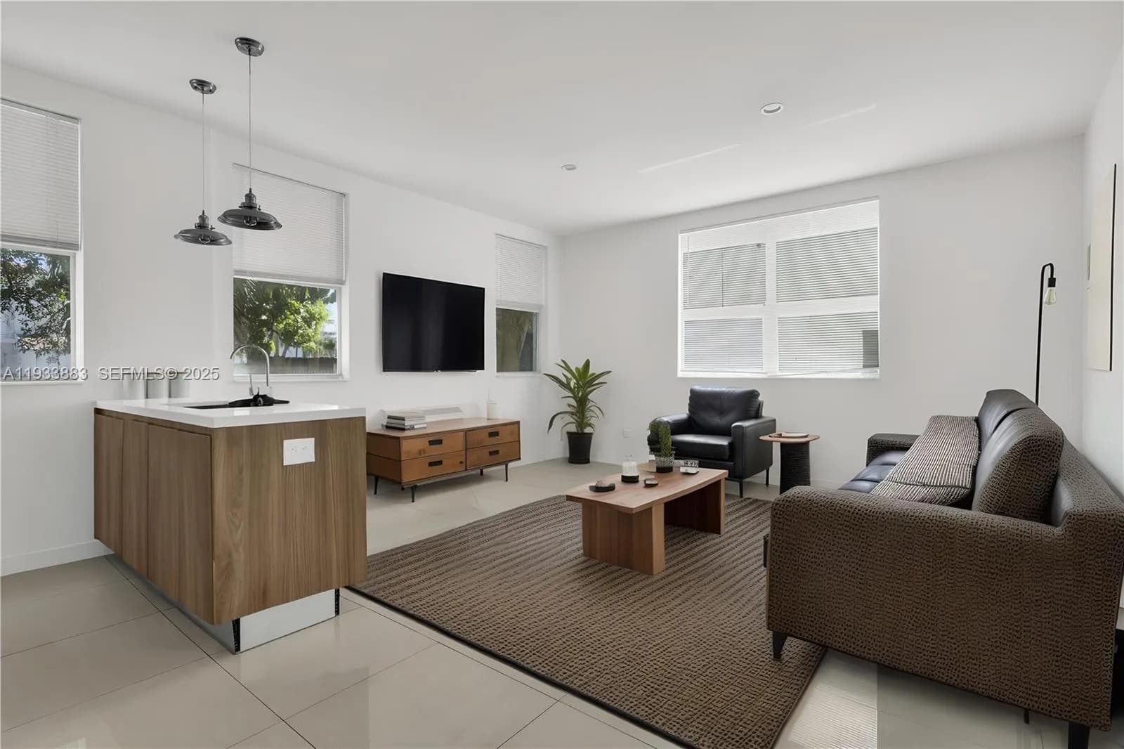 924 Marseille Dr, Miami Beach FL 33141