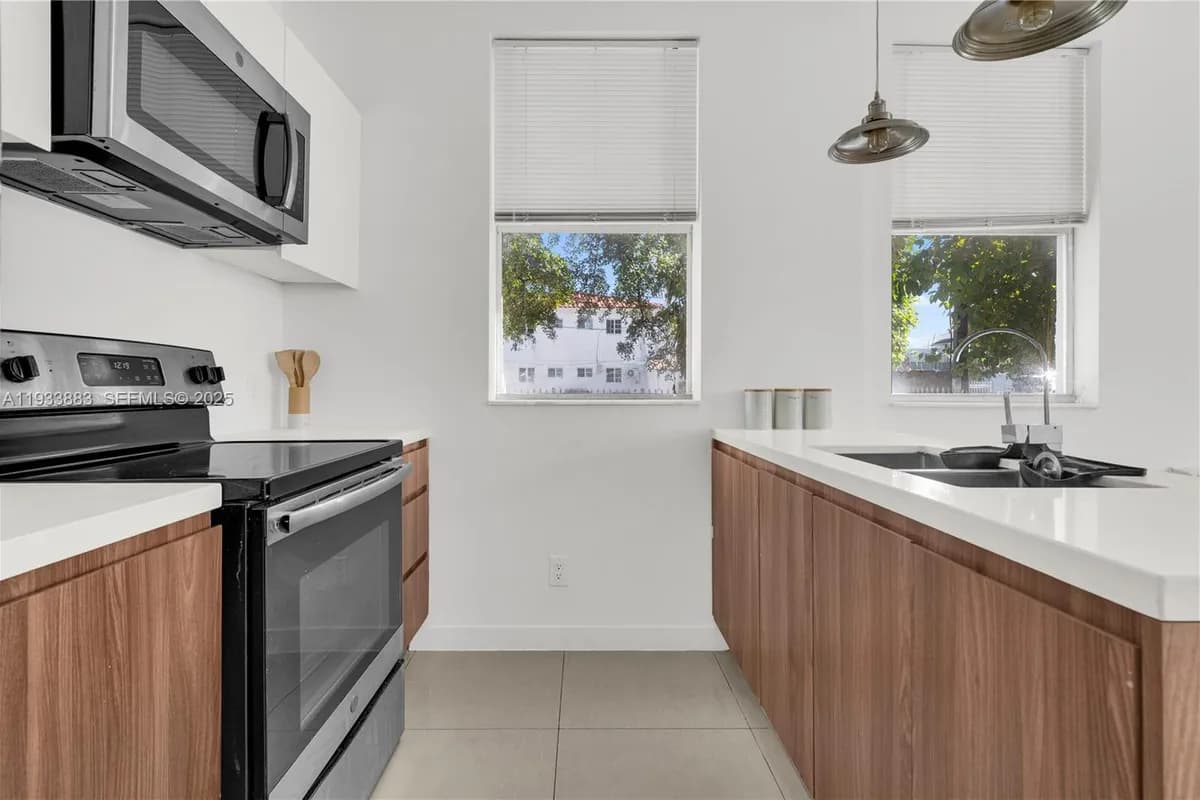 924 Marseille Dr, Miami Beach FL 33141