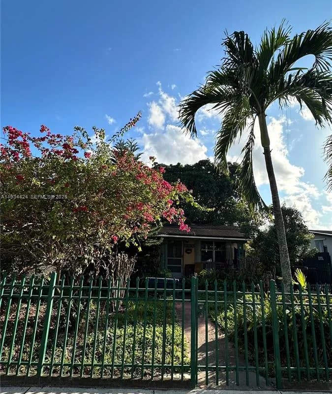 1230 W 35th St, Hialeah FL 33012