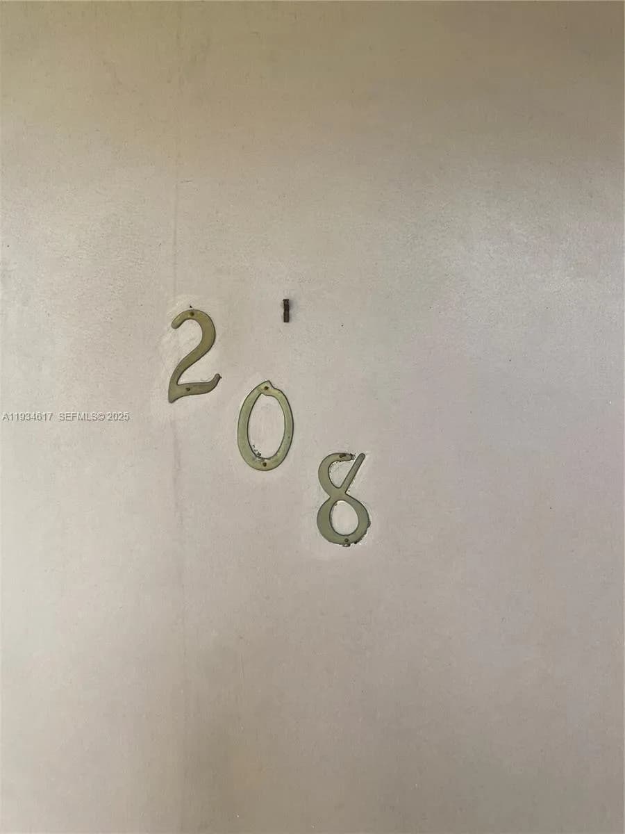 2420 Diana Dr # 208, Hallandale Beach FL 33009