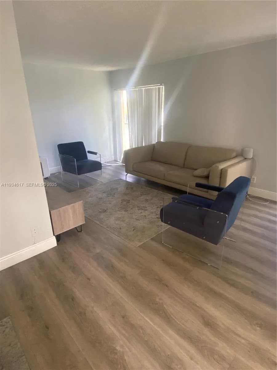 2420 Diana Dr # 208, Hallandale Beach FL 33009