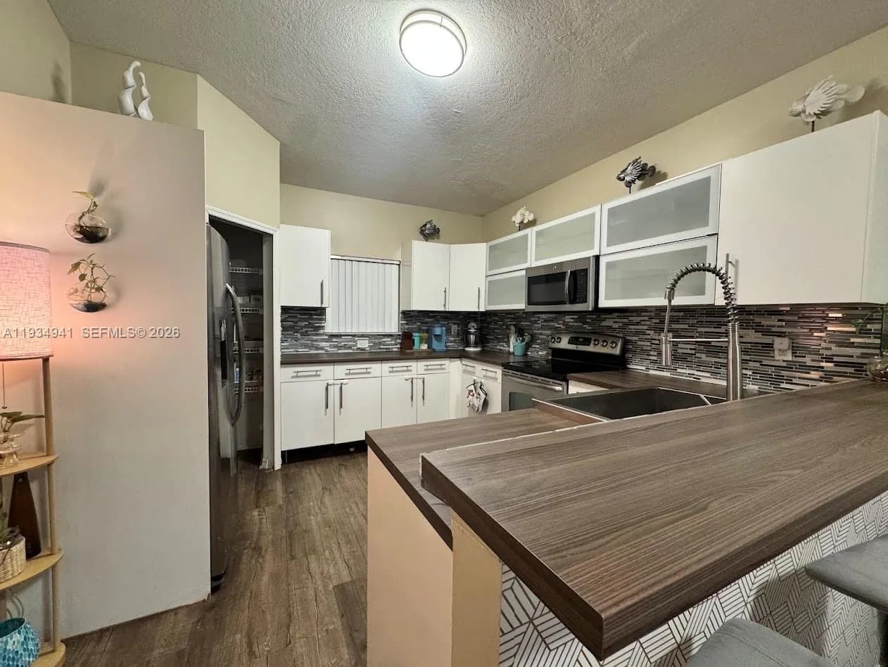 1236 NE 32nd Ave, Homestead FL 33033