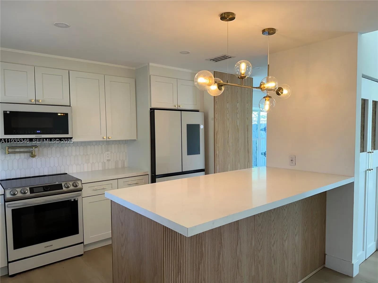 708 SE 3rd Ave Ext # 201, Hallandale Beach FL 33009