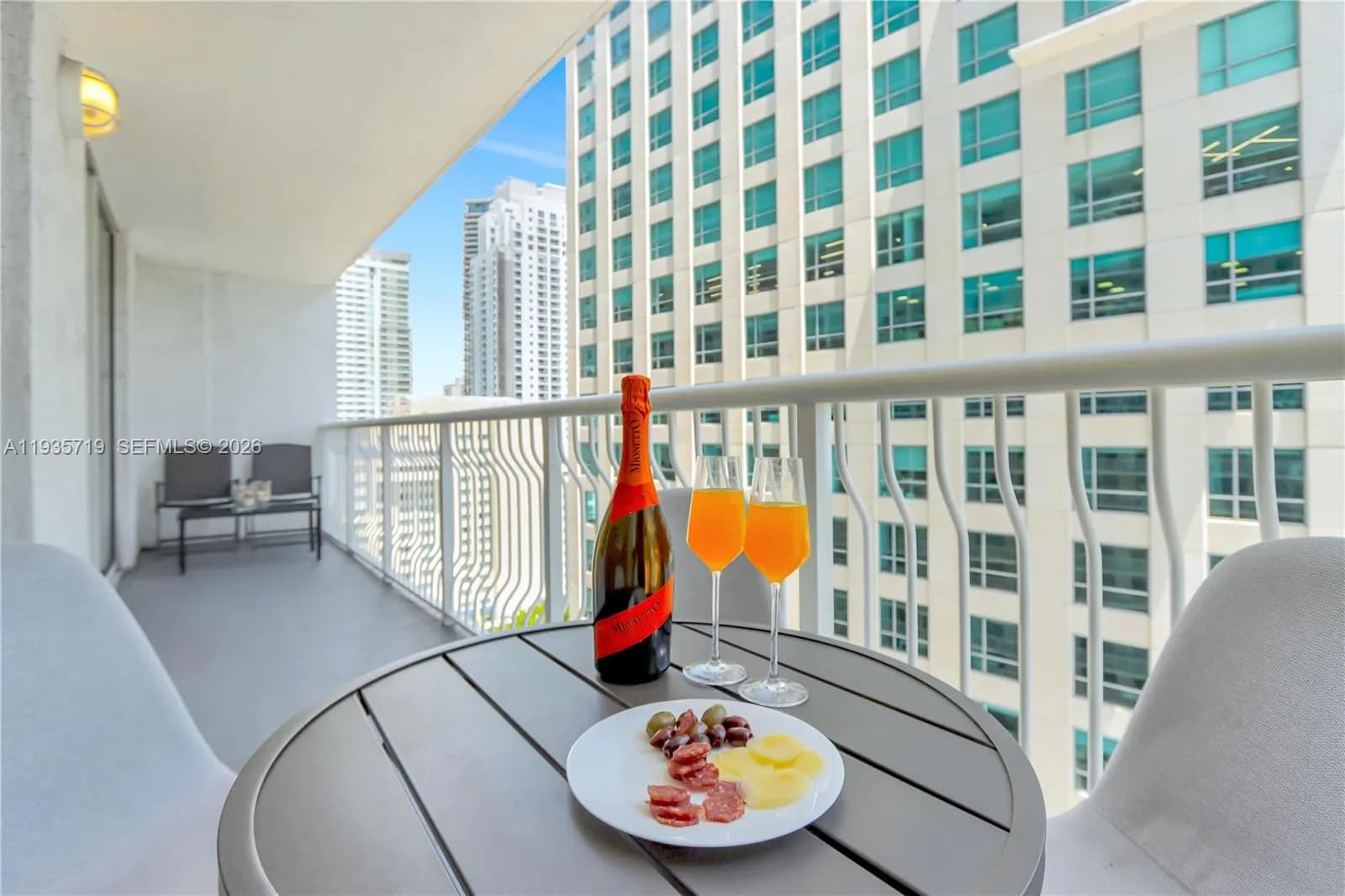 1200 Brickell Bay Dr # 2504, Miami FL 33131