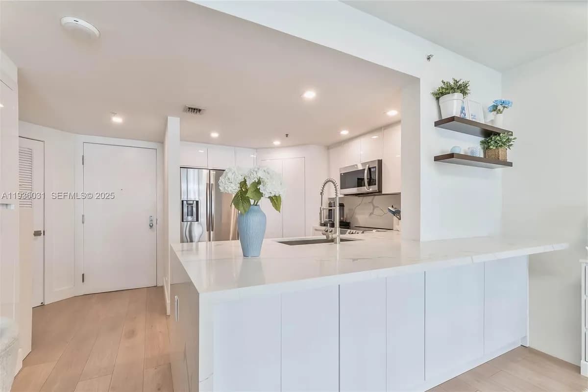 701 Brickell Key Blvd # 808, Miami FL 33131