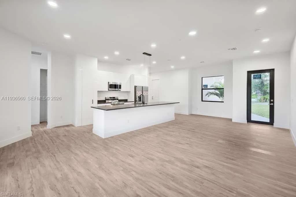 812 HOMESTEAD, Lehigh Acres FL 33974